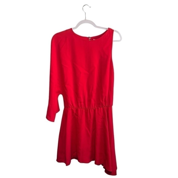 Halston Heritage
Bateau Neckline Knee-Length Dress in Scarlet Red, New with Tags - Picture 2 of 6